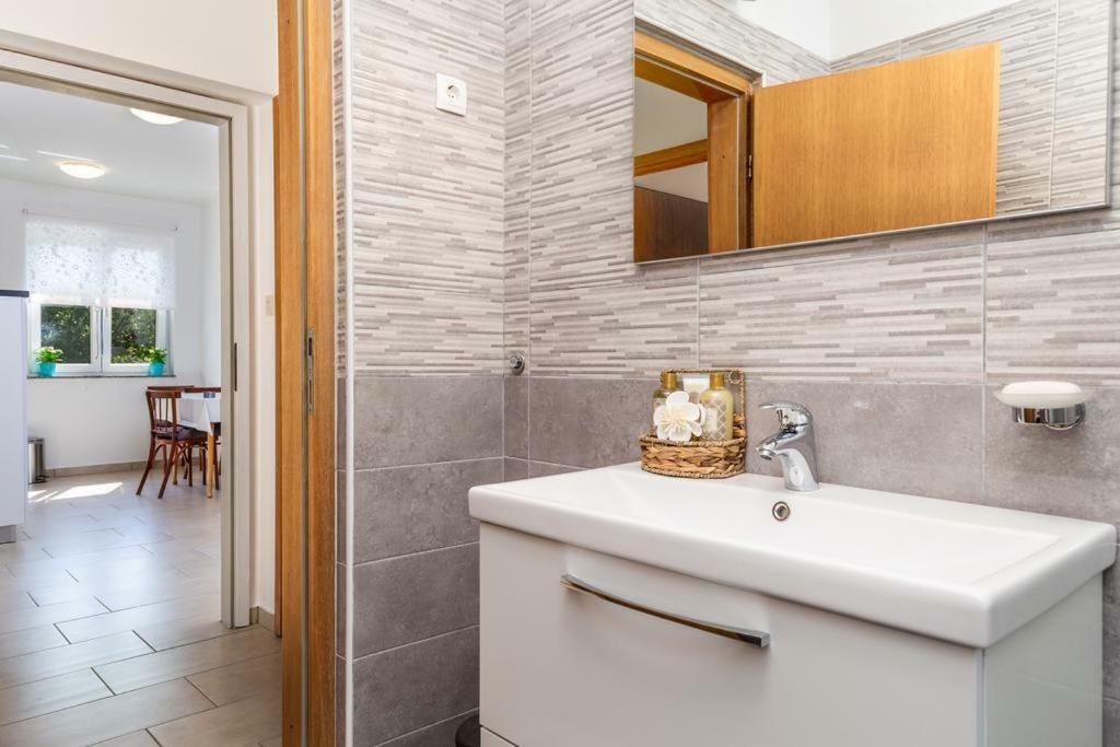 Apartment Roza, Sea View, Free Parking Ičići المظهر الخارجي الصورة
