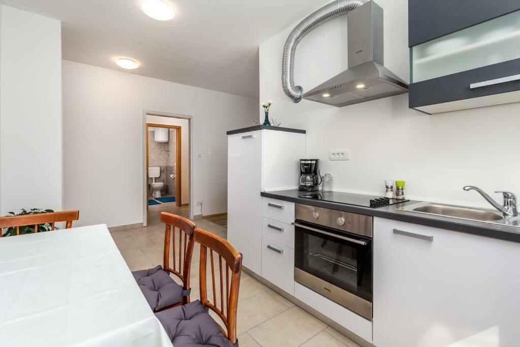 Apartment Roza, Sea View, Free Parking Ičići المظهر الخارجي الصورة