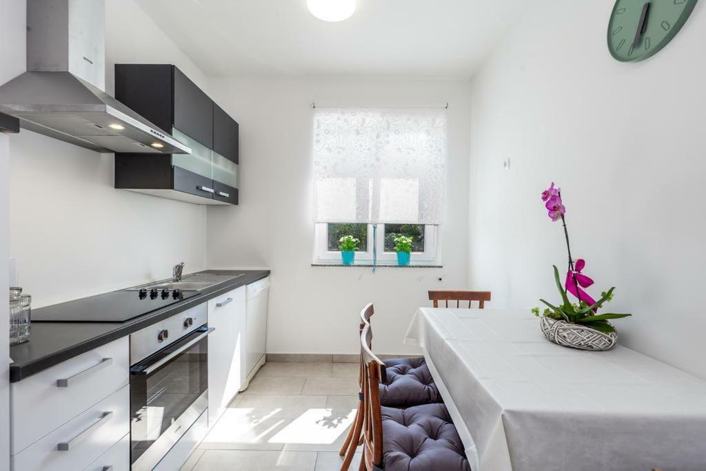 Apartment Roza, Sea View, Free Parking Ičići المظهر الخارجي الصورة